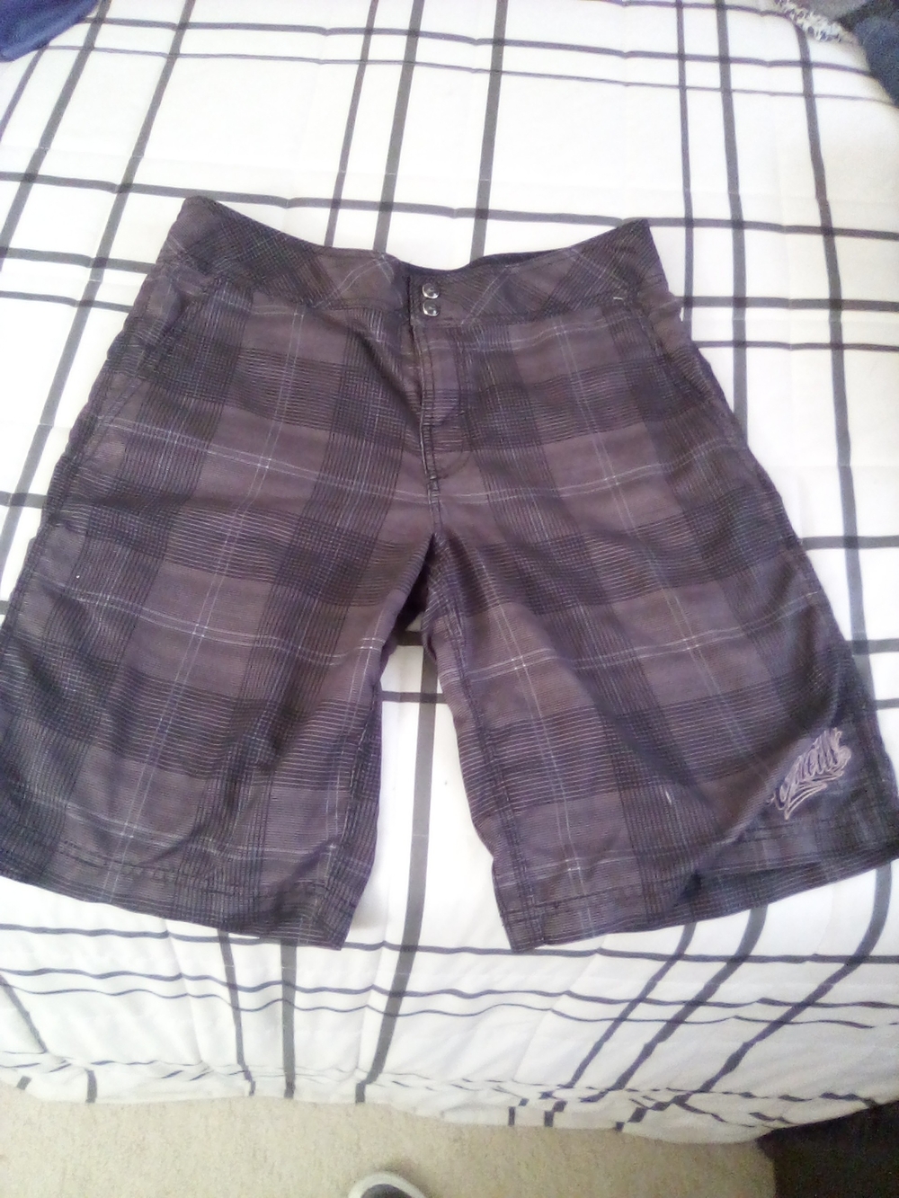 Hybrid & company Men's Black and Gray Plaid Flat-Front Shorts